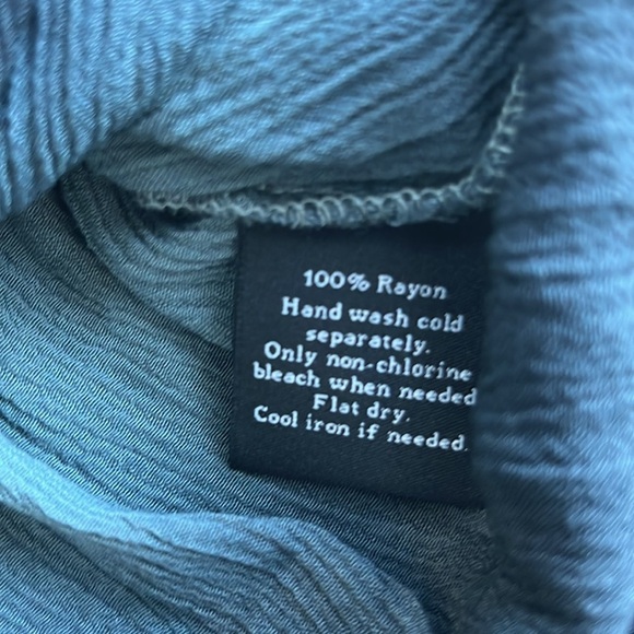 Rock & Republic Ombre Fade Long Sleeve Crinkle Blouse  Blue - Picture 5 of 6